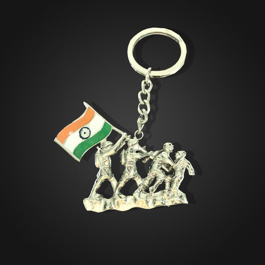 MM 155 | GROUP OF SOLDIER WITH FLAG | KEYCHAIN